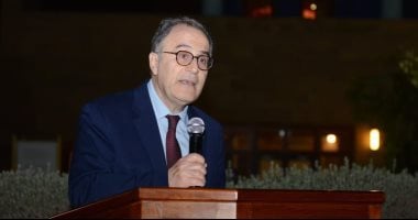 رئيس الجامعة الأمريكية بالقاهرة: قدمنا هذا العام أكثر من 360 منحة دراسية