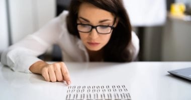 6 عادات يومية غريبة نفعلها جميعًا.. مش لوحدك على فكرة