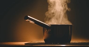 4 خطوات لمنع خروج رائحة الطعام من مطبخك.. خلى بيتك فريش