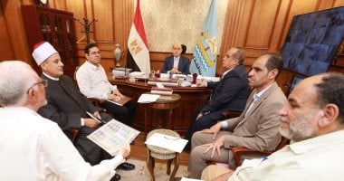 محافظ كفر الشيخ يناقش عددًا من الشكاوى فى لقاء المواطنين