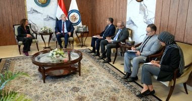 وزير البترول يبحث مع فالكو الأمريكية خطط التوسع واستخدام الطاقة المتجددة بحقولها