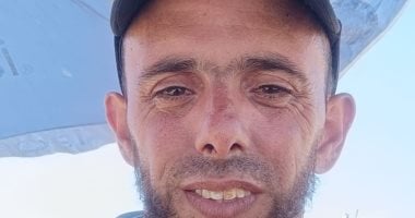 أم قُصي تعيش بلا مأوى داخل قطاع غزة بعد أسر زوجها وتدمير بيتها.. الاحتلال الإسرائيلى أجبرها على النزوح إلى الجنوب مع أطفالها الثلاثة.. وتؤكد: الوضع صعب للغاية ونعيش مشردين بلا أمان ولا أجد طعاما لأولادي