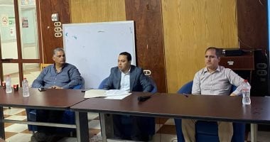 صحة دمياط تكرم عددا من العاملين المتميزين بالمستشفيات تقديرا لجهودهم بالعمل