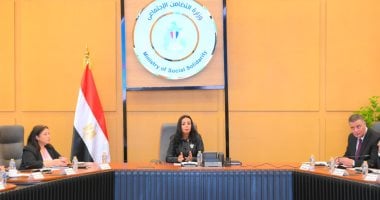 وزيرة التضامن تترأس اجتماع اللجنة الدائمة للإشراف على الرائدات الاجتماعيات