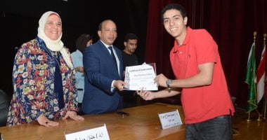 كلية الطب قصر العيني تكرم الطلاب الحاصلين على جوائز عالمية وجامعية