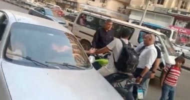 محافظ الجيزة يضبط موتوسيكل يسير عكس الاتجاه أثناء جولة مفاجئة فى شارع فيصل.. فيديو