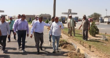 رئيس جهاز مدينة السادات يتابع رفع كفاءة طريق السوق التجارى بالمنطقة السكنية الرابعة