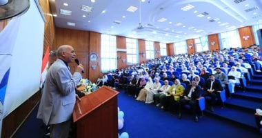 رئيس جامعة كفر الشيخ يشهد حفل استقبال طلاب كلية التمريض الجدد