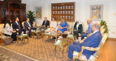 محافظ أسيوط يبحث مع سفير التشيك التعاون فى التكنولوجيا والمشروعات الصغيرة