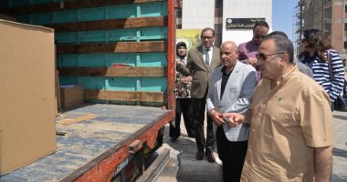 محافظ أسيوط يستقبل شحنة أدوية و10 كراسى كهربائية لتوزيعها على المستشفيات