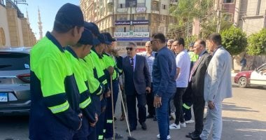 محافظ الدقهلية يلتقى عمال شركة النظافة الجديدة لدعم منظومة النظافة بغرب المنصورة