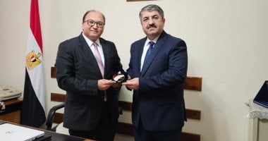 رئيس الجالية الأذربيجانية فى مصر يتسلم ميدالية وزارة التعليم العالي والبحث العلمي المصرية