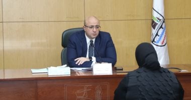 محافظ بنى سويف يستمع لمطالب وشكاوى واحتياجات المواطنين بالقطاعات والمرافق