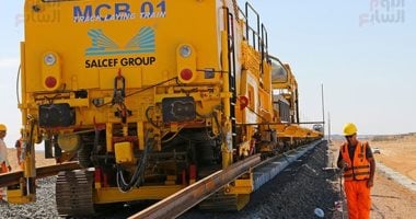 شاهد أعمال تركيب قضبان وفلنكات شبكة القطارات السريعة