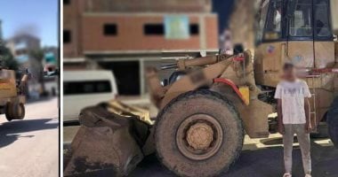 لودر بدون إطار وقائد عارٍ.. فيديو يقود لضبط شخص بالسويس