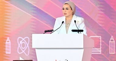 السيدة انتصار السيسى: سعدت بالمشاركة فى فعالية فنى وأفتخر لتكريم خريجى الدبلومات