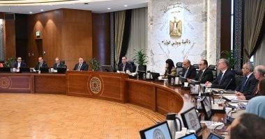 رئيس الوزراء يتابع موقف برنامج الطروحات الحكومية