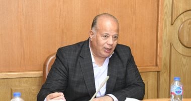 سكرتير عام مساعد قنا يتابع الموقف التنفيذي للخطة الاستثمارية ومعدلات الإنجاز
