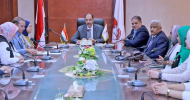 محافظ سوهاج يترأس اجتماع اللجنة الدائمة لمناهضة العنف ضد المرأة