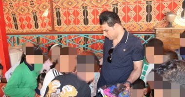 نائب محافظ سوهاج يشارك الأطفال الأيتام يوما ترفيهيا بالأنشطة والألعاب