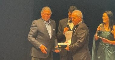 هانى لاشين يهدى تكريمه بمهرجان الإسكندرية للفنان العالمى عمر الشريف