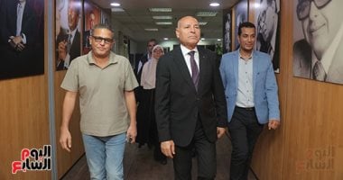 محافظ القاهرة يزور اليوم السابع ورئيس التحرير عبد الفتاح عبد المنعم فى استقباله