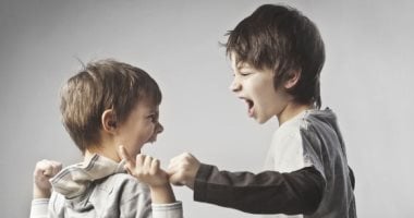 اليوم العالمى للا عنف.. 5 نصائح لمنع السلوك العدوانى عند طفلك