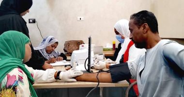 صحة الأقصر تفحص العاملين بمجلس المدينة والمواطنين بالمبادرة الرئاسية 100 يوم صحة