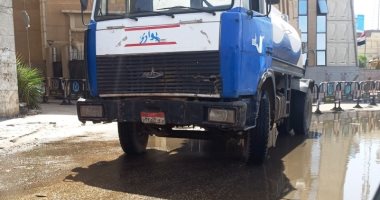 انفجار خط مياه شرب بطريق كورنيش النيل بأسوان وغرق منطقة مجمع المحاكم.. صور