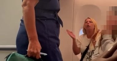 بسبب راكب خبط كرسيها.. بريطانية تجبر طائرة على تحويل مسارها.. فيديو وصور