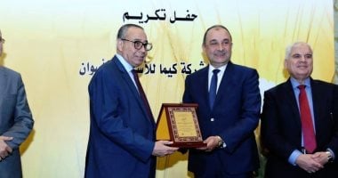 وزير قطاع الأعمال العام يشهد تكريم الشركات المصرية المشاركة في صيانة "كيما"