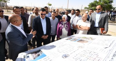 وزير الإسكان يتفقد أعمال تنفيذ وحدات "ديارنا" بمدينة أكتوبر الجديدة