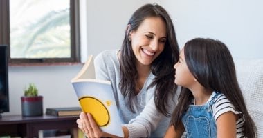 لماذا تشعر أمهات جيل الألفية بالقلق الشديد وكيف يتغلبن على مخاوفهن؟