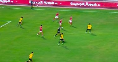 الأهلى يتقدم على كهرباء الإسماعيلية بثنائية فى الشوط الأول