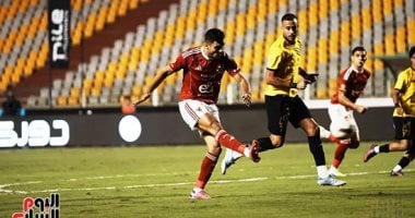 محمد شريف يضيف ثالث أهداف الأهلى فى شباك كهرباء الإسماعيلية.. صور
