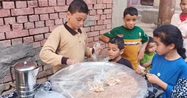 طبق الكشرى بـ2 جنيه.. واللى معهوش يأكل برضه.. قصة أحمد طفل بنى سويف الذى جمع بين مقاعد الدراسة وحلة الرزق.. تلميذ ابتدائى يروى كيف أصبح سنداً لأسرته بعد إصابة والده: بصحى 6 ونص أروح المدرسة