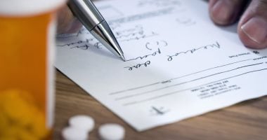 المحكمة العليا الهندية تأمر الأطباء بتحسين خطوطهم فى الروشتات