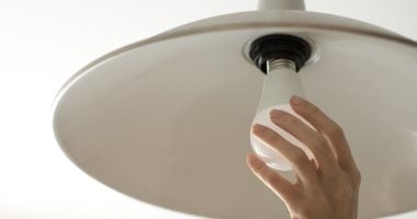 النهاردة اليوم الوطنى لتغيير لمبة البيت فى أمريكا.. رسالة لكل زوج بيكسّل