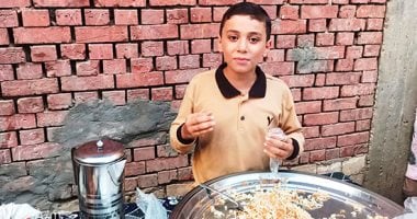 تحدت الإعاقة والفقر.. قصة "بخيتة" من الأمية إلى الماجستير وحفظ القرآن الكريم.. عملت على ماكينة خياطة لتنفق على دراستها.. حصدت المركز الثاني على دفعتها في الكلية.. وتناشد محافظ سوهاج التدخل لتعيينها.. فيديو وصور