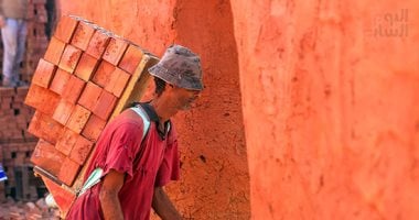 غنى أثناء عمله فسحر الجميع بصوته.. حكاية عدوية الغلابة (فيديو)