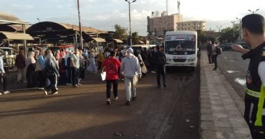 محافظ كفرالشيخ يوجه بالدفع بـ210 سيارة وسرفيس لنقل الطلاب والمواطنين