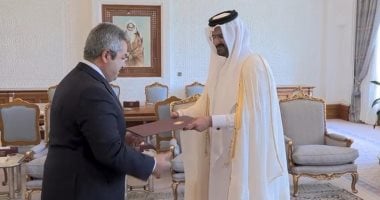 سفير مصر فى الدوحة يقدم أوراق اعتماده إلى نائب أمير قطر