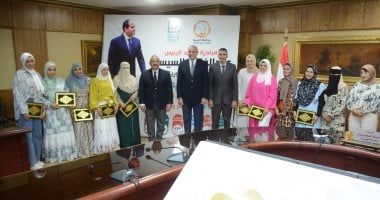 محافظ الغربية يسلّم ماكينات الخياطة وشهادات التدريب المهنى للفتيات والسيدات