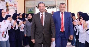 محافظ دمياط يُسلم عقود المعلمين الجدد ضمن مسابقة 30 ألف معلم