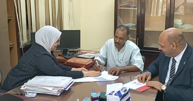 والد الطفلة شهد يتسلم عقد عمل وكل ما يلزم لتأمين حياة كريمة للأسرة.. فيديو