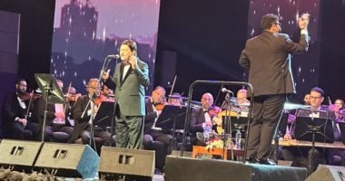محمد الحلو يفتتح فقرته في حفل الأوبرا بأغنيتي "يا بوي وأهيم شوقا".. صور