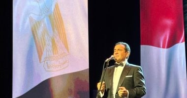 تفاعل الجمهور مع محمد ثروت أثناء غناء وطني وعاشت بلادنا في الأوبرا