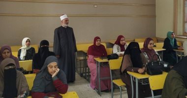 رئيس المنطقة الأزهرية بسوهاج يتفقد سير الدراسة برواق القرآن الكريم للكبار