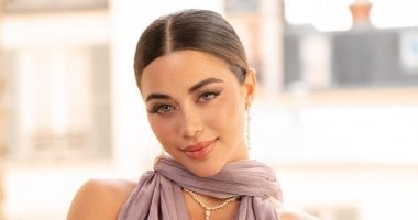 يارا السكرى تتألق بإطلالة راقية فى أسبوع الموضة بباريس.. صور