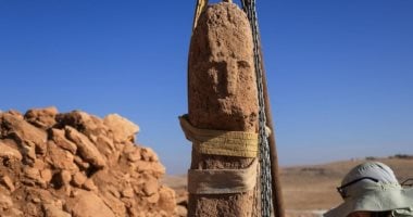 اكتشاف عمود حجرى يصور وجها بشريا منحوتا عمره 12 ألف عام فى تركيا